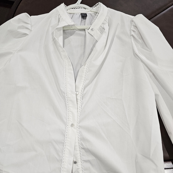 White blouse - Picture 2 of 5